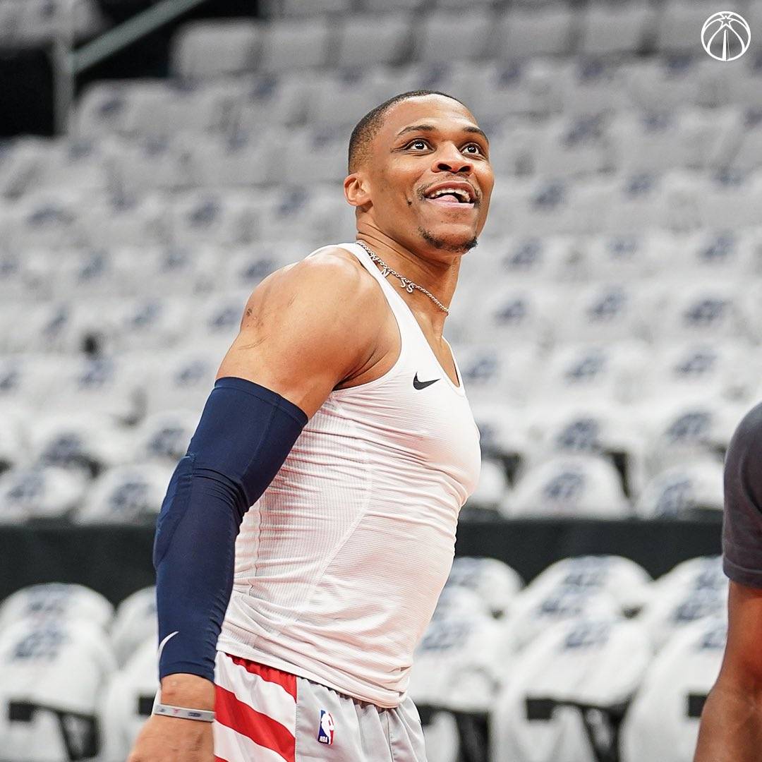 包含萨克拉门托国王迎意大利杯关键赛，赛后手感冰凉，态度坚定，轮换策略成焦点的词条