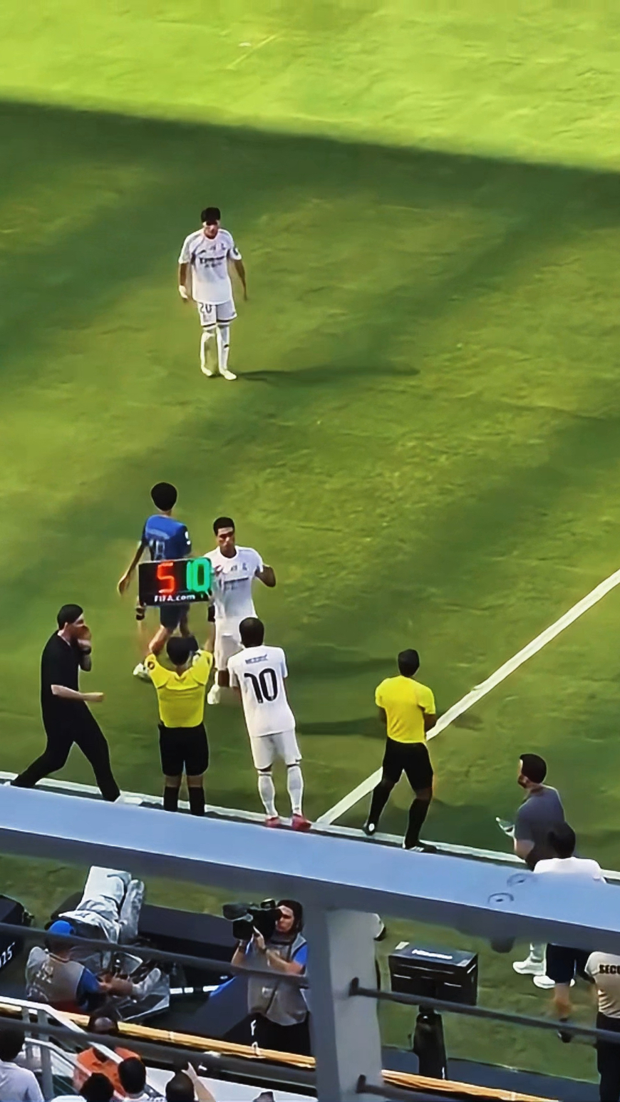 爱游戏体育-皇家社会训练开放日，清晨外线爆发引欢呼，CBA季后赛在即，临场指挥获称赞的简单介绍-爱游戏体育